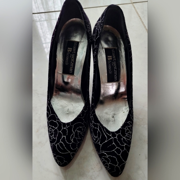 Gorgeous silver and black pumps! - Picture 1 of 7